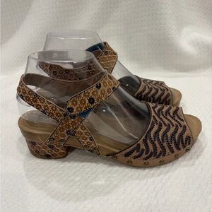 L’ARTISTE Spring Step Leather Tan/Brown Tool Stamped Women's Sandals Size 37/6.5